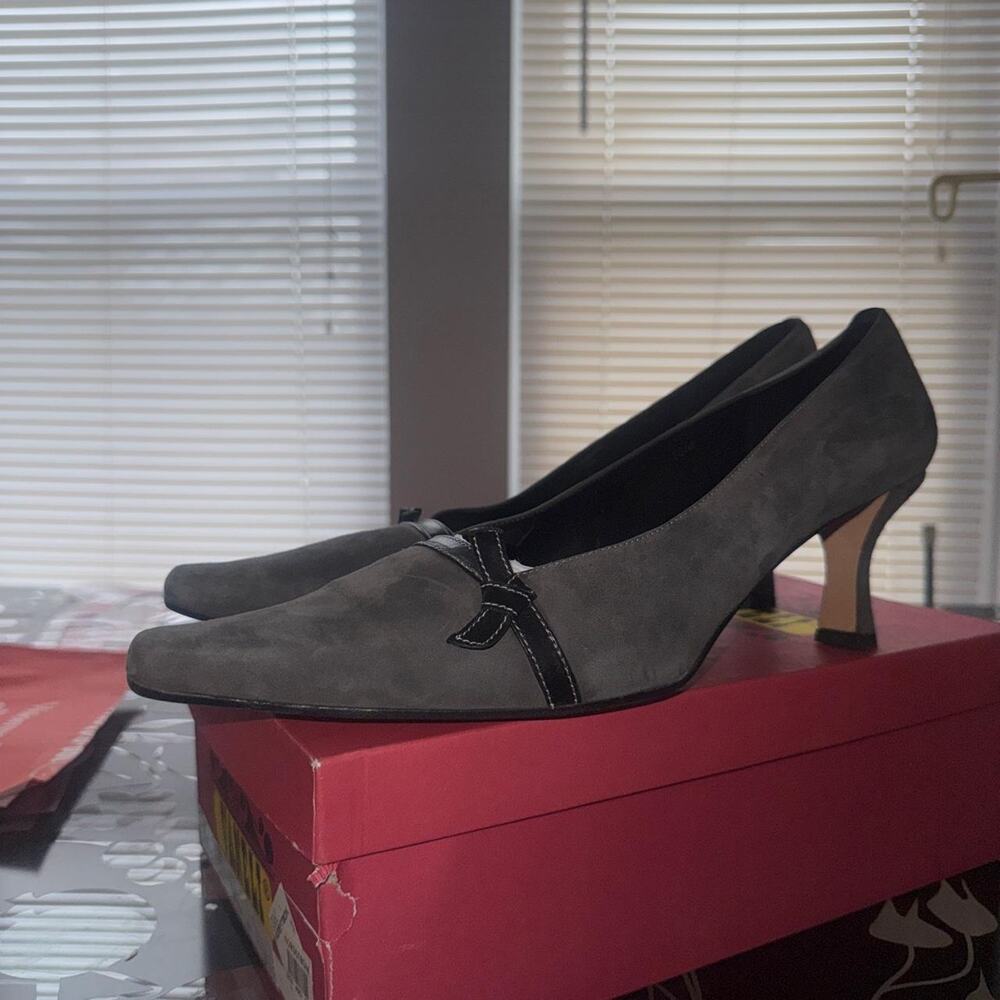 Grey suede kitten vintage vaneli